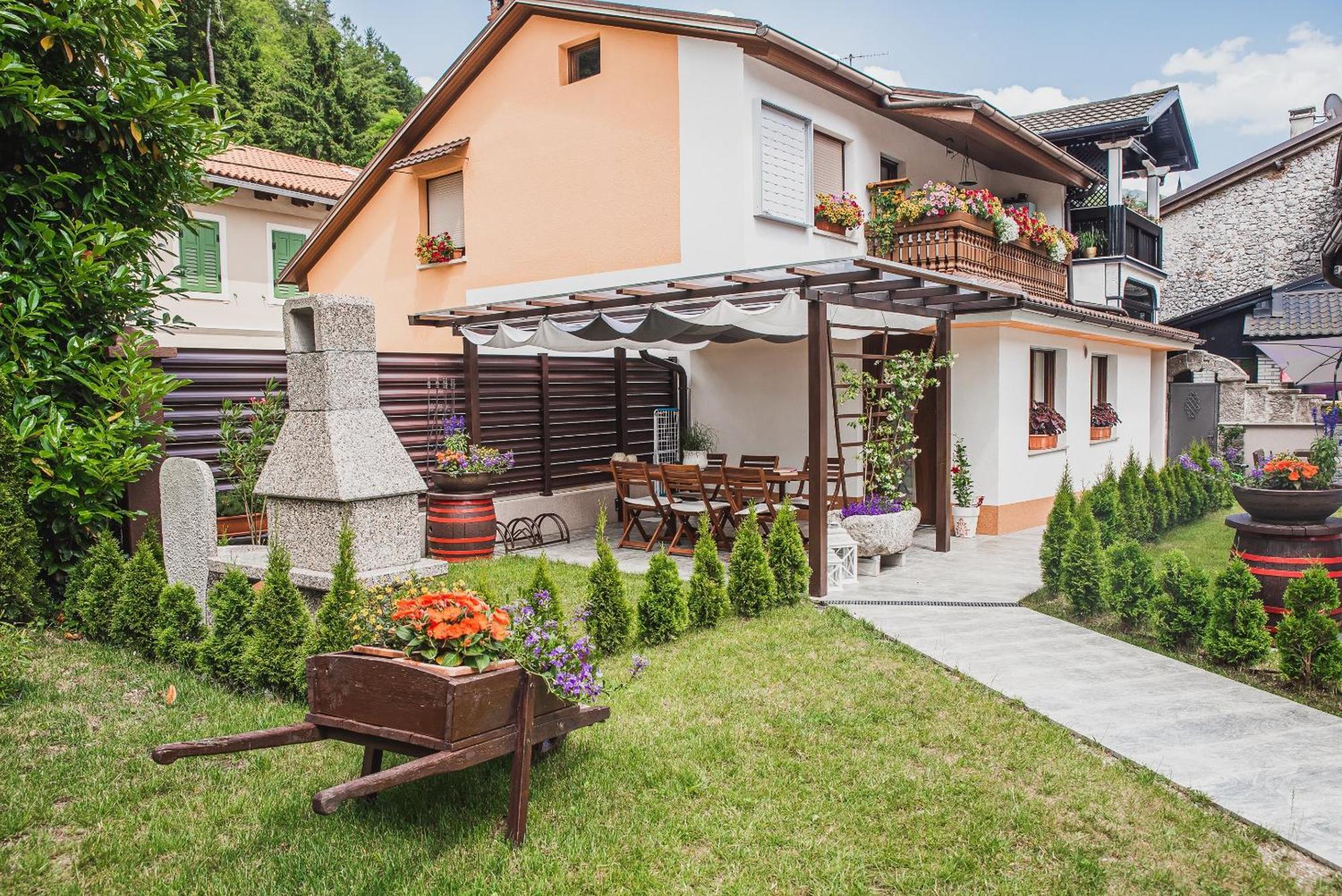 Gotar Apartment With Garden Кобарид Экстерьер фото