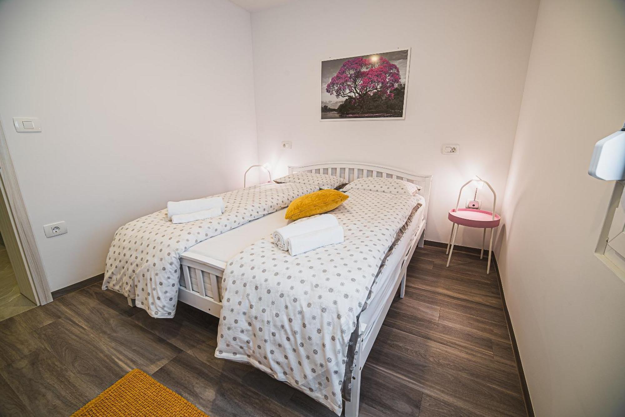 Gotar Apartment With Garden Кобарид Экстерьер фото