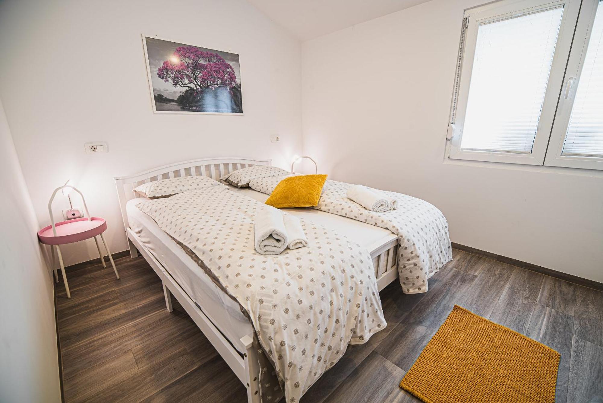 Gotar Apartment With Garden Кобарид Экстерьер фото